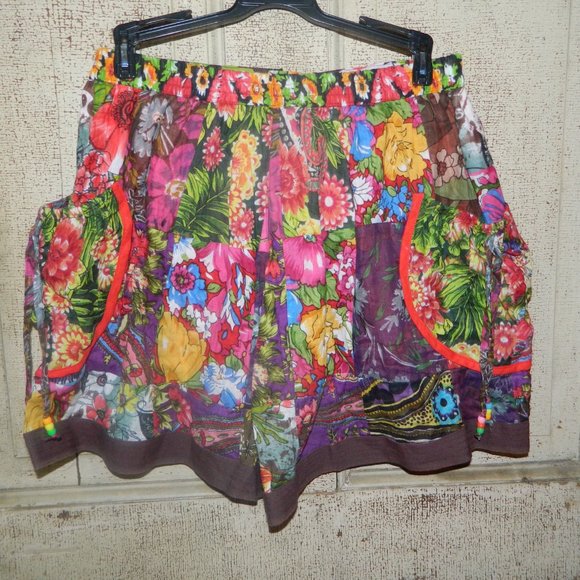 Silly Yeti Vibrant Hand Made Boho Shorts Size M (READ) (K-48) - Picture 2 of 5